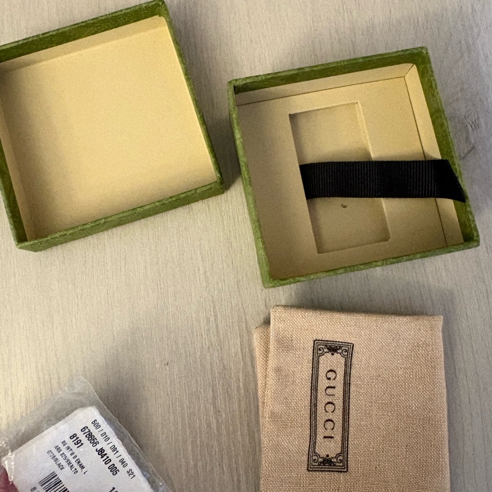 Gucci Silver and Black Ring - Picture 3 of 10